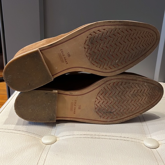 Coke Haan Rayna Suede Wedge Booties GRANDSERIES 7.5 in Earthen Suede - Picture 12 of 15